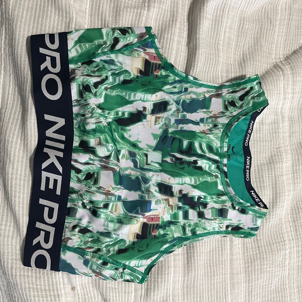 Nike active top